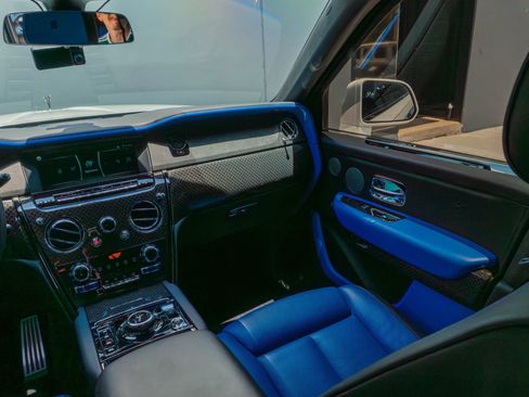 Used 2023 Rolls-Royce Cullinan Black Badge w/ Dark Exterior Package AWD/4WD image 67