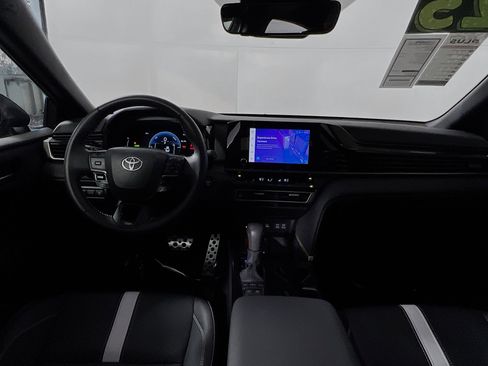 Used 2025 Toyota Camry SE image 30