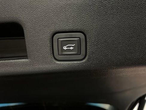 Used 2025 Chevrolet Traverse LT w/ Sun and Wheel Package image 60