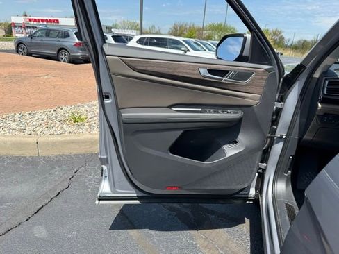 New 2025 Volkswagen Atlas SEL image 14