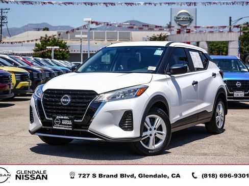 Used 2025 Nissan Kicks Play S FWD image 1