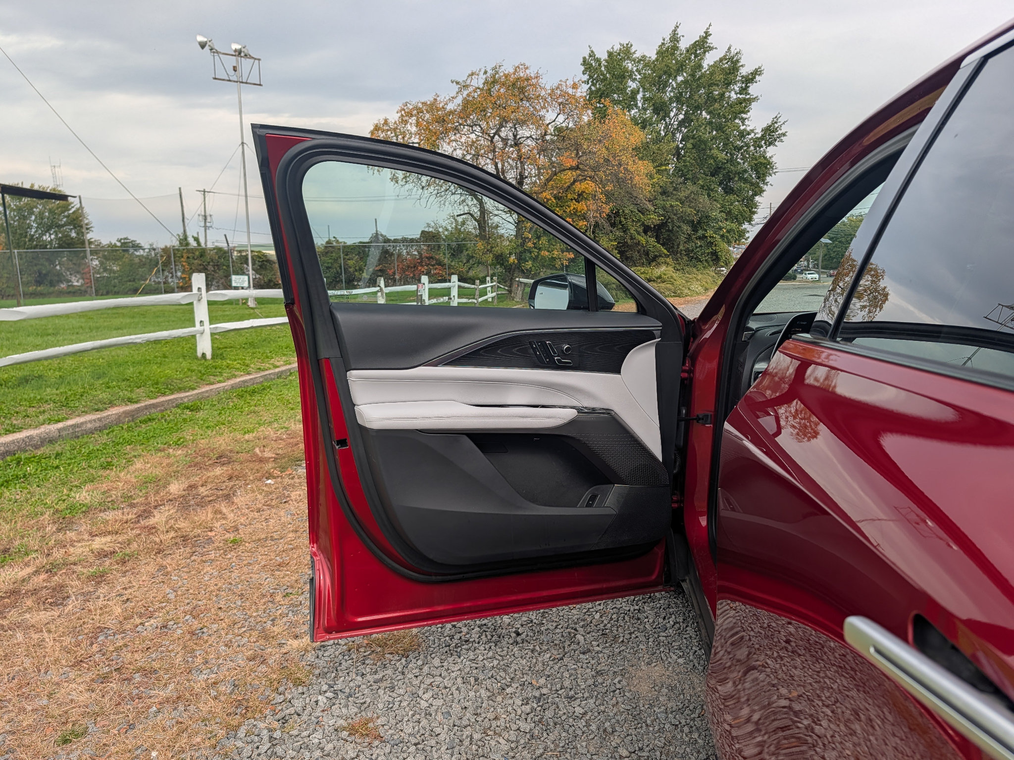 Used 2024 Cadillac Lyriq Luxury AWD/4WD image 10