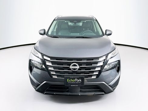 Used 2025 Nissan Rogue SV w/ SV Premium Package image 2