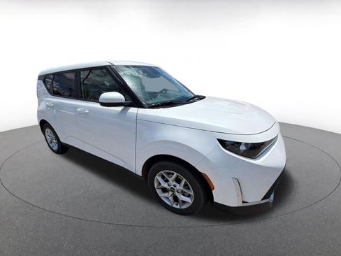 Used 2025 Kia Soul LX w/ LX Technology Package FWD image 1
