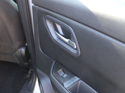 Used 2024 Nissan Rogue SV FWD image 26
