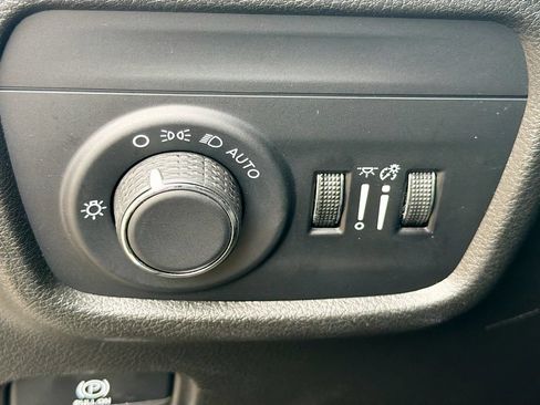 Used 2024 Jeep Grand Cherokee Laredo RWD image 33