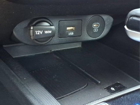 Used 2025 Hyundai Elantra SEL FWD image 17