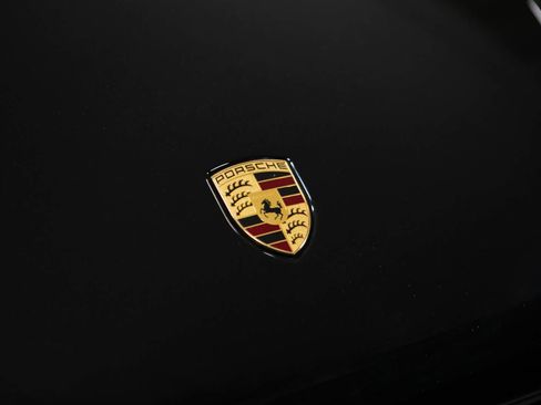 Certified 2024 Porsche Macan AWD/4WD image 17