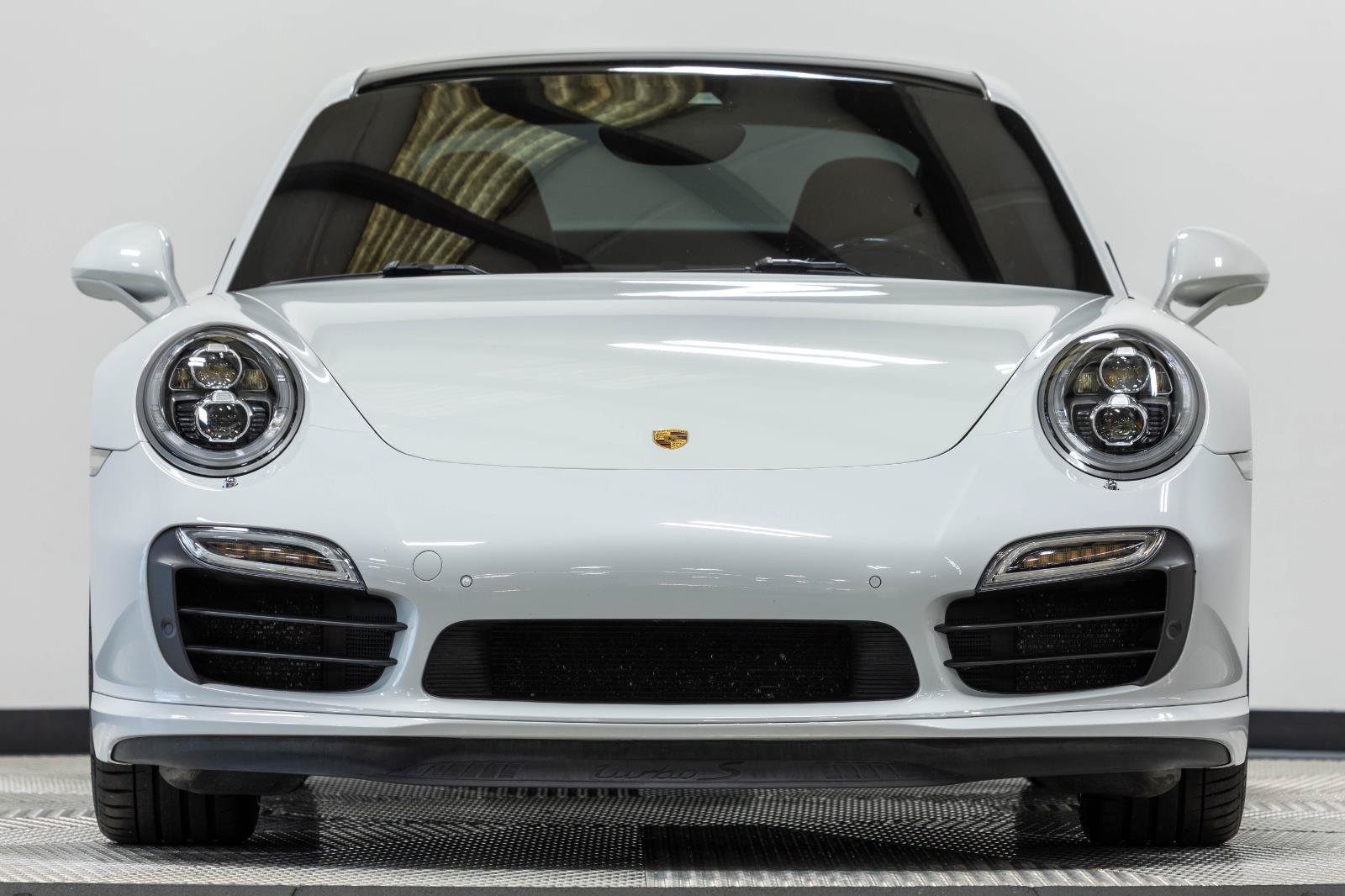 Used 2015 Porsche 911 Turbo S AWD/4WD image 4