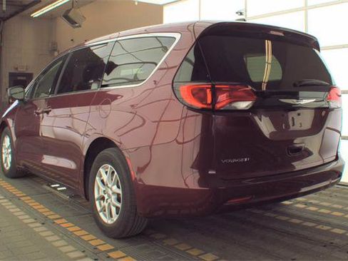 Used 2023 Chrysler Voyager LX FWD image 6