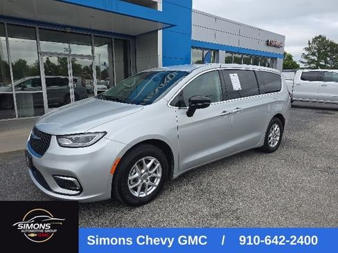 Used 2024 Chrysler Pacifica Touring-L FWD image 1