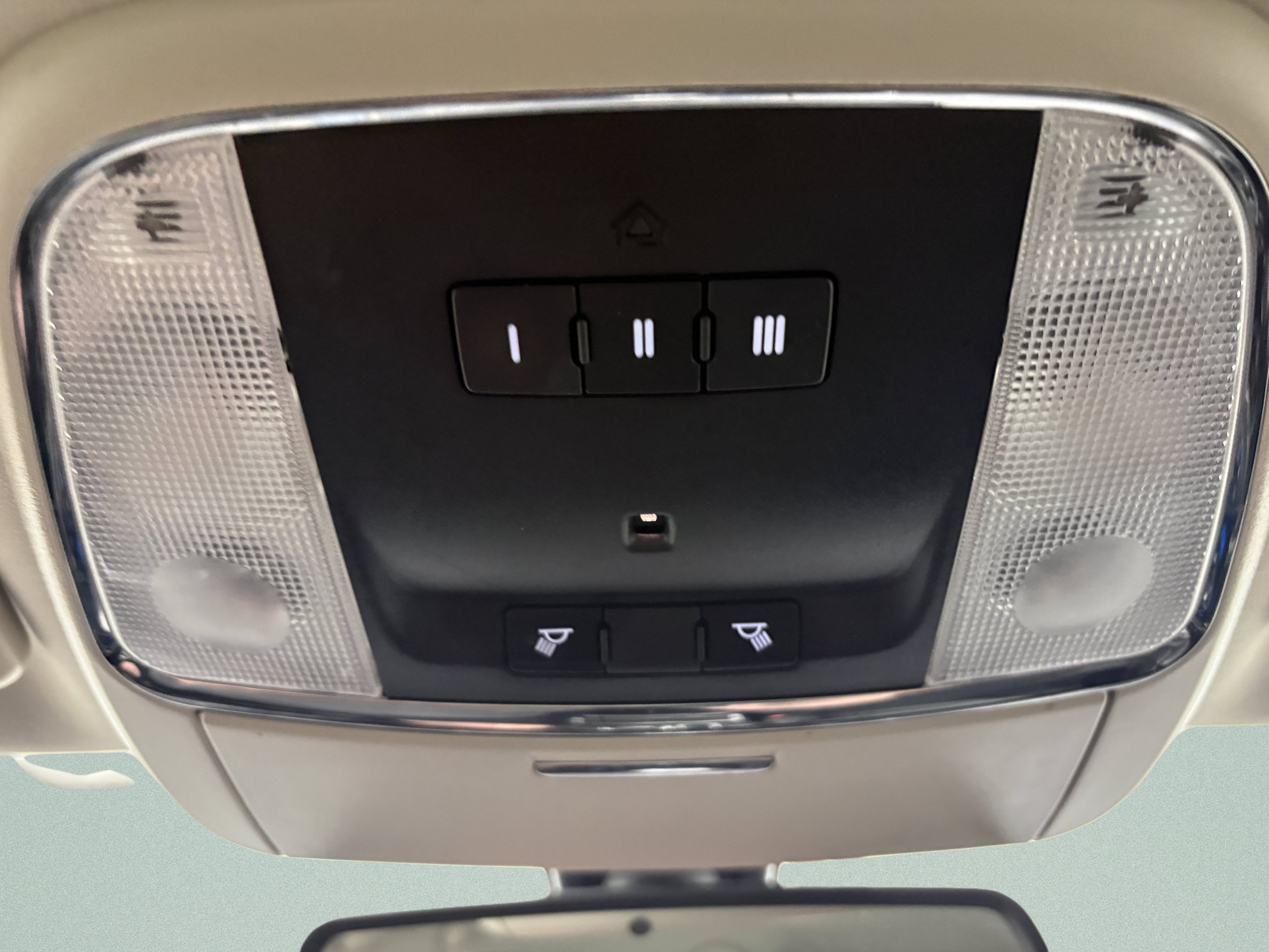Used 2018 Chrysler 300 Limited AWD/4WD image 23