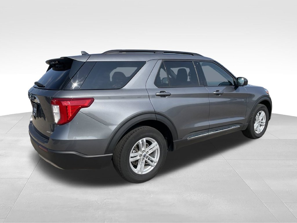 Used 2024 Ford Explorer XLT w/ Equipment Group 202A AWD/4WD image 4