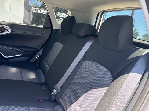 Used 2025 Kia Soul LX w/ LX Technology Package FWD image 5