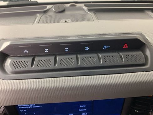 Used 2023 Ford Bronco Badlands image 22