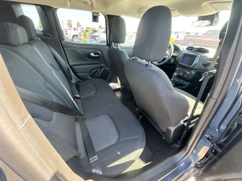 Used 2023 Jeep Renegade Latitude image 68