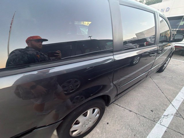Used 2011 Dodge Grand Caravan Express FWD image 27