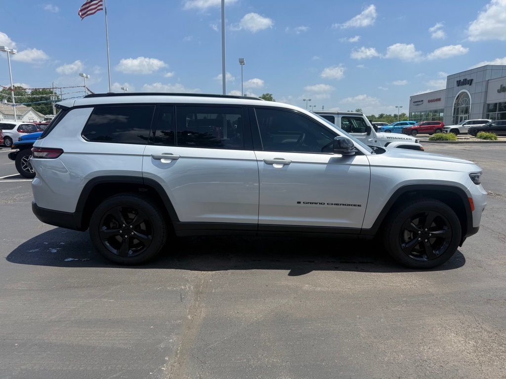 Certified 2024 Jeep Grand Cherokee L Altitude AWD/4WD image 2