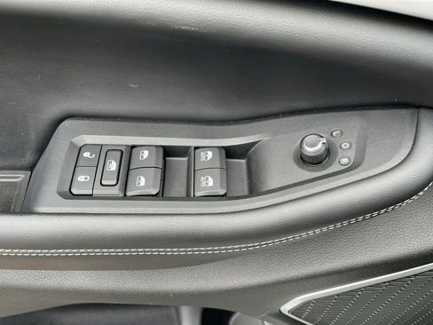 Used 2022 Jeep Grand Cherokee L Limited AWD/4WD image 21