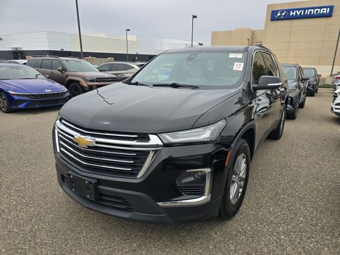 Used 2022 Chevrolet Traverse LT FWD image 1