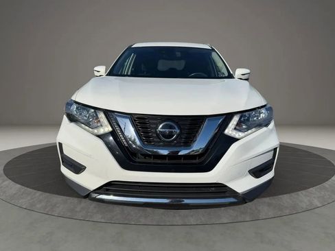 Used 2019 Nissan Rogue SV FWD image 2