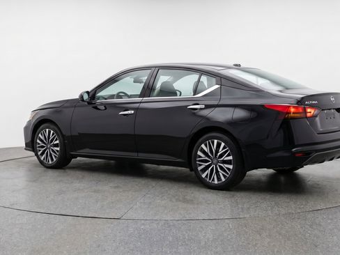 Used 2025 Nissan Altima 2.5 SV FWD image 6
