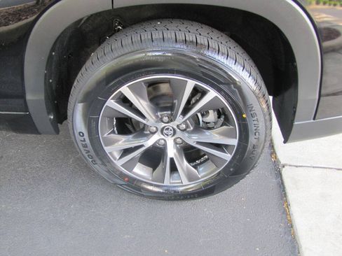 Used 2016 Toyota Highlander XLE FWD image 32
