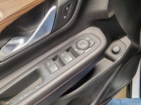 Used 2020 GMC Terrain SLE w/ Driver Convenience Package FWD image 27