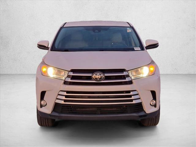 Used 2019 Toyota Highlander Plus FWD image 2