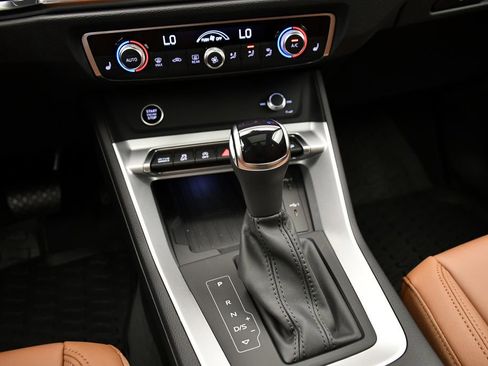 Used 2025 Audi Q3 2.0T Premium w/ Convenience Package image 30