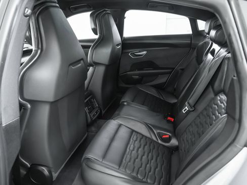 Used 2022 Audi e-tron GT Prestige image 21