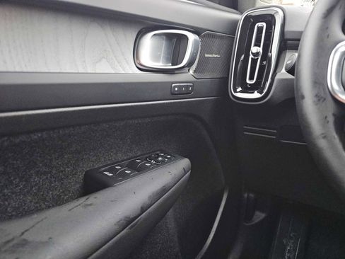 Used 2025 Volvo XC40 B5 Ultra w/ Protection Package Premier image 33