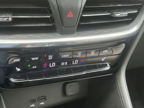 Used 2024 Buick Encore GX Avenir AWD/4WD image 25