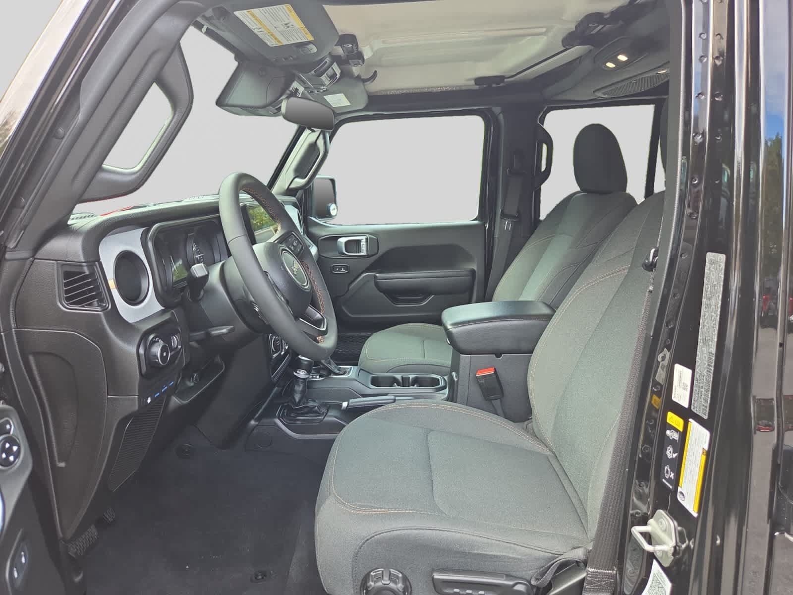 Used 2024 Jeep Wrangler Unlimited w/ Convenience Group AWD/4WD image 10
