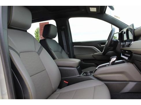 Used 2024 Chevrolet Colorado ZR2 w/ ZR2 Convenience Package III AWD/4WD image 19