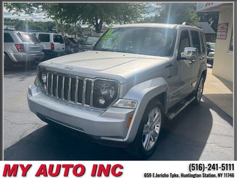 Used 2011 Jeep Liberty Sport AWD/4WD image 8