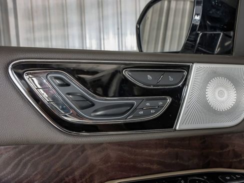 Used 2022 Lincoln Navigator L Reserve AWD/4WD image 46