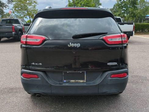 Used 2015 Jeep Cherokee Latitude w/ Comfort/Convenience Group AWD/4WD image 5