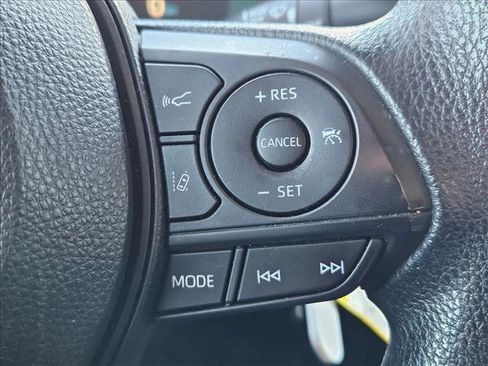 Used 2020 Toyota Corolla LE image 18