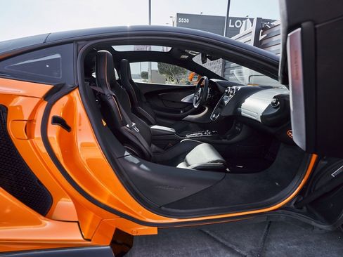 Used 2023 McLaren GT image 29