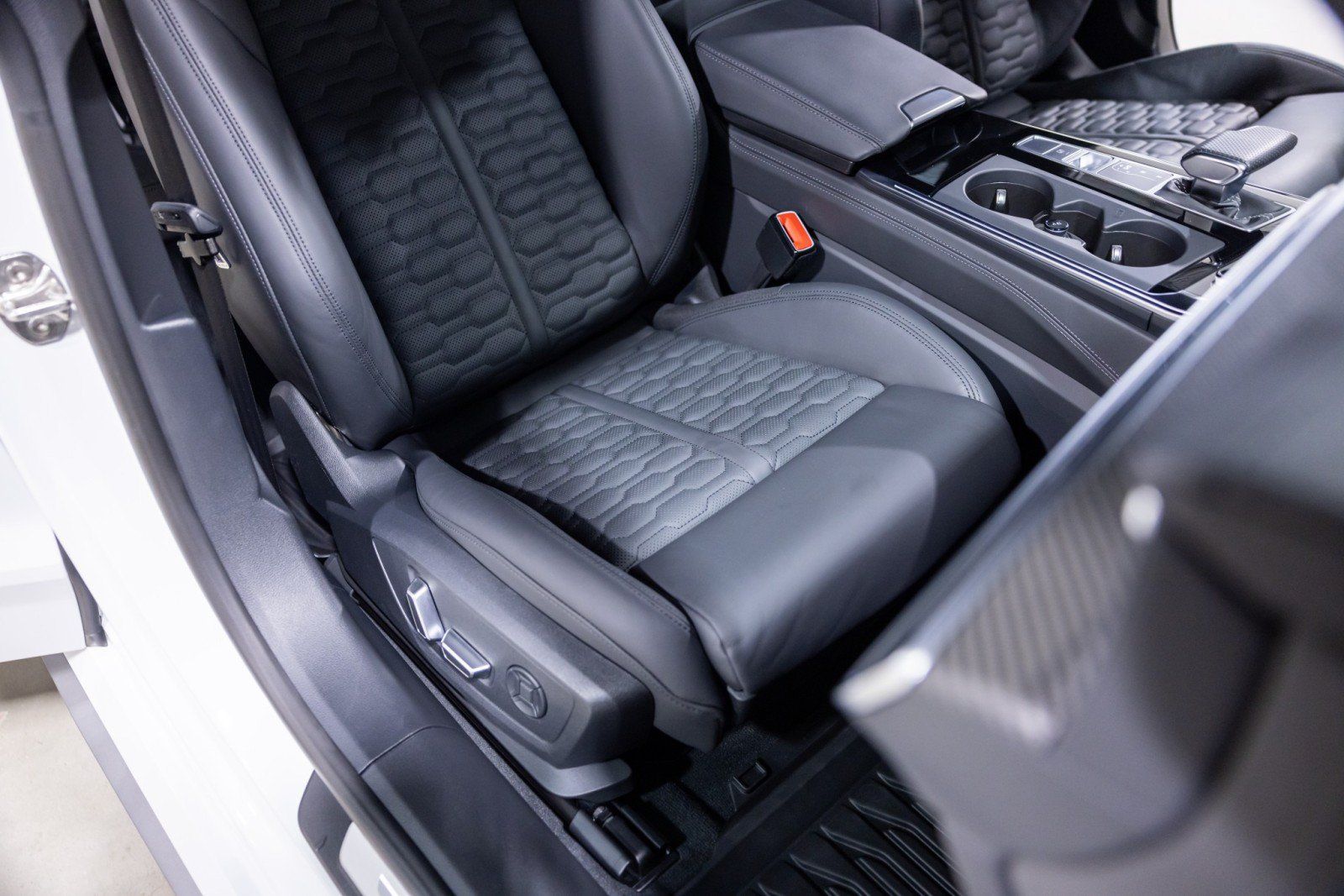 Used 2025 Audi RS 7 Performance w/ Executive Package AWD/4WD image 31