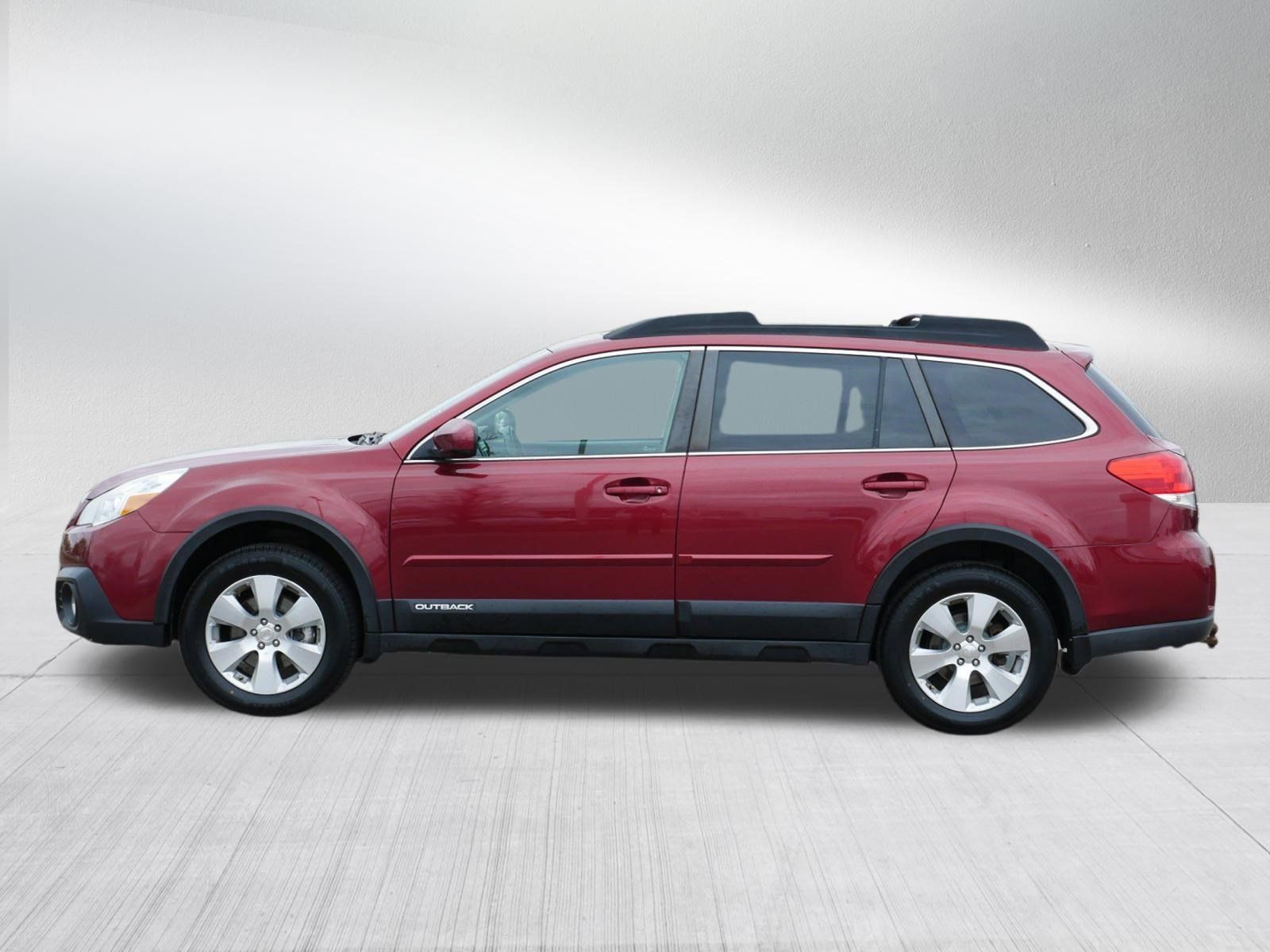 Used 2013 Subaru Outback 3.6R Limited w/ Moonroof Pkg AWD/4WD image 4
