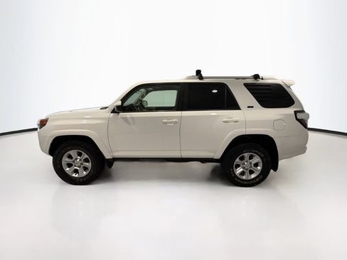 Certified 2017 Toyota 4Runner SR5 AWD/4WD image 4