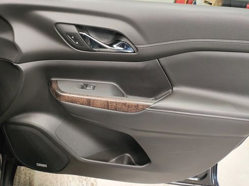 Used 2022 GMC Acadia Denali w/ Denali Ultimate Package image 9