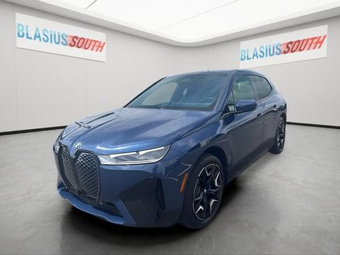 Used 2024 BMW iX xDrive50 w/ Sport Package AWD/4WD image 4