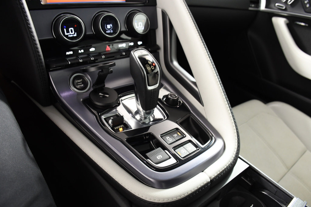 Used 2018 Jaguar F-TYPE Coupe RWD image 31