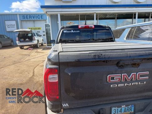 Used 2024 GMC Canyon Denali image 19