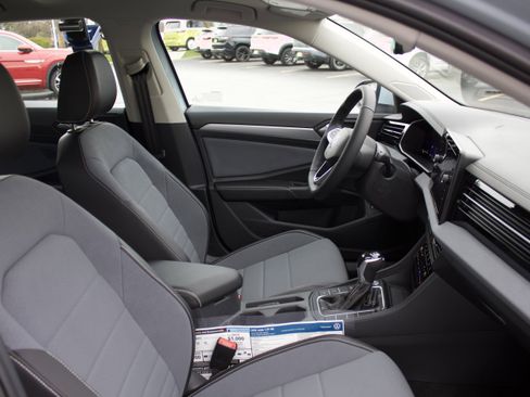 New 2026 Volkswagen Jetta SE image 34