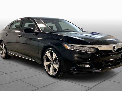 Used 2020 Honda Accord Touring image 2