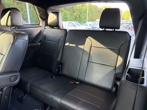 Used 2023 Chevrolet Traverse LT FWD image 29